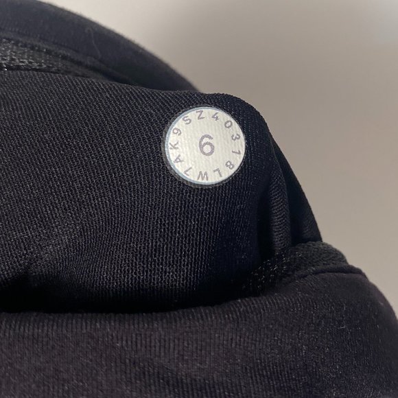 Lululemon Run Times II 4" Chirasu Black Shorts Women Size 6 - Picture 4 of 4